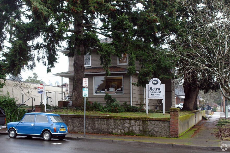 More Photos Of 2001 Broadway St, Vancouver Coworking Space