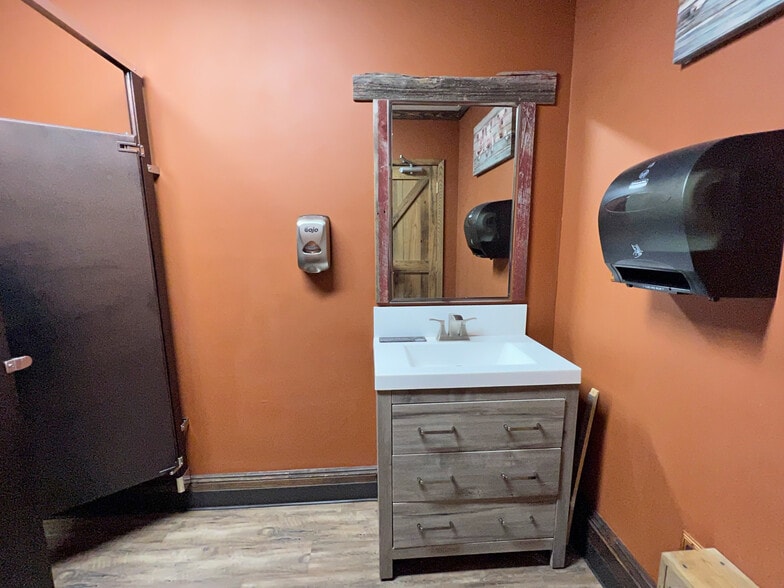 More Photos Of 259 Venango Ave, Cambridge Springs Restaurant For Lease