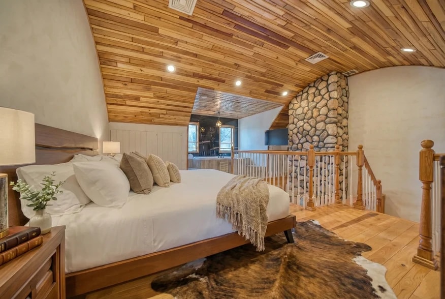 More Photos Of 218 NY-296, Windham Hotel For Sale