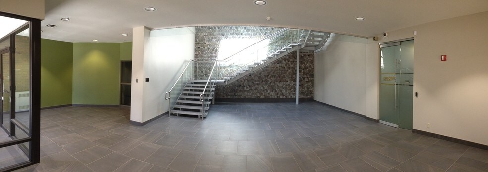 More Photos Of 2609 15 St NE, Calgary Office For Lease