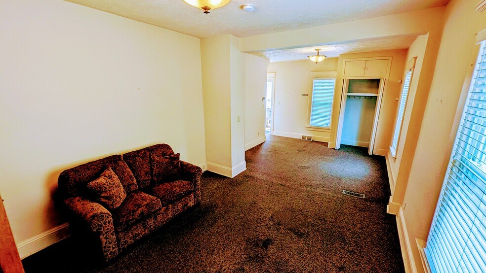 More Photos Of 607 Lincolnway W, Mishawaka Office Residential For Sale