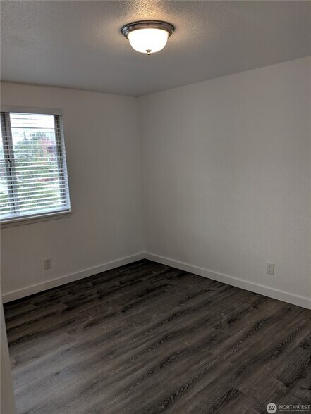 More Photos Of 210 Spruce St E, Ilwaco Apartments For Sale