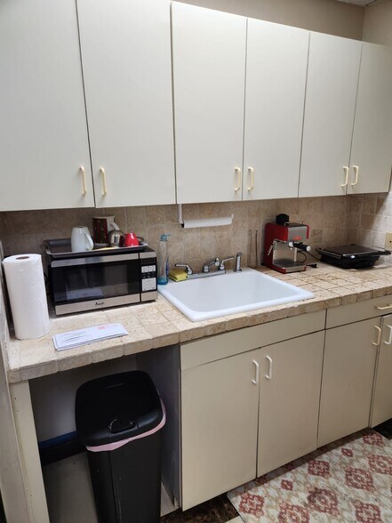 More Photos Of 18140-18142 SW Franjo Rd, Miami Office For Lease