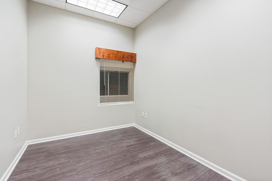 More Photos Of 8865 Commodity Cir, Orlando Office For Sale