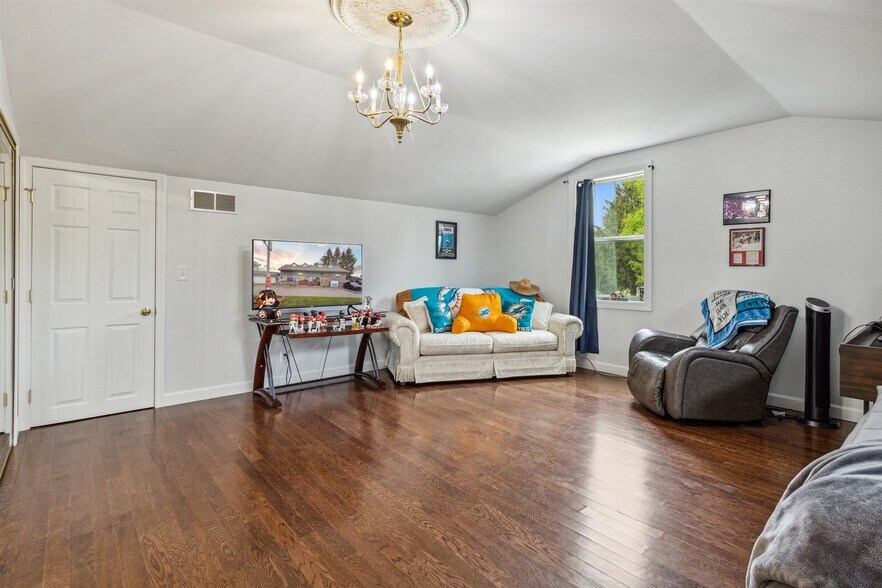 More Photos Of 7010 Frances Rd, Flushing Convenience Store For Sale