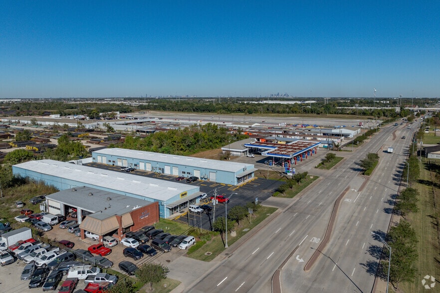 More Photos Of 1118 N Main St, Pearland Unknown For Lease