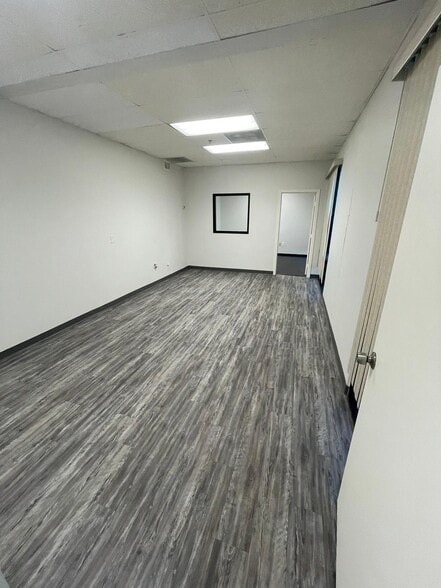 More Photos Of 2517 W McDowell Rd, Phoenix Warehouse For Lease