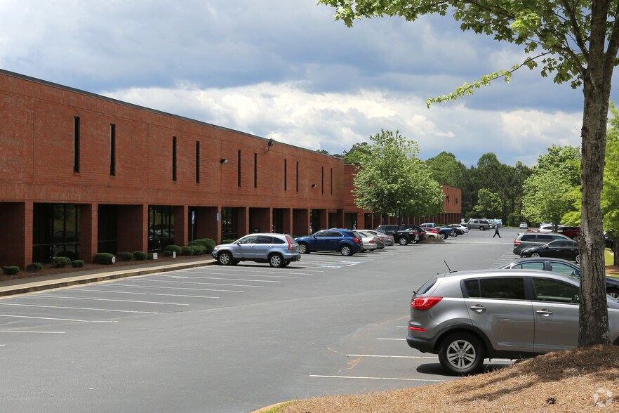 More Photos Of 110 Londonderry Ct, Woodstock Industrial For Lease