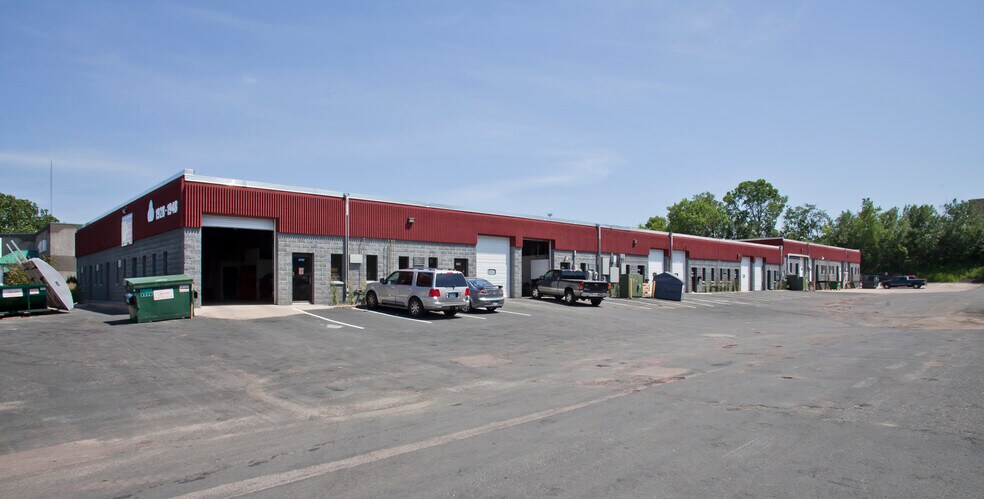 More Photos Of 1928-1948 W County Road C, Roseville Light Manufacturing For Lease