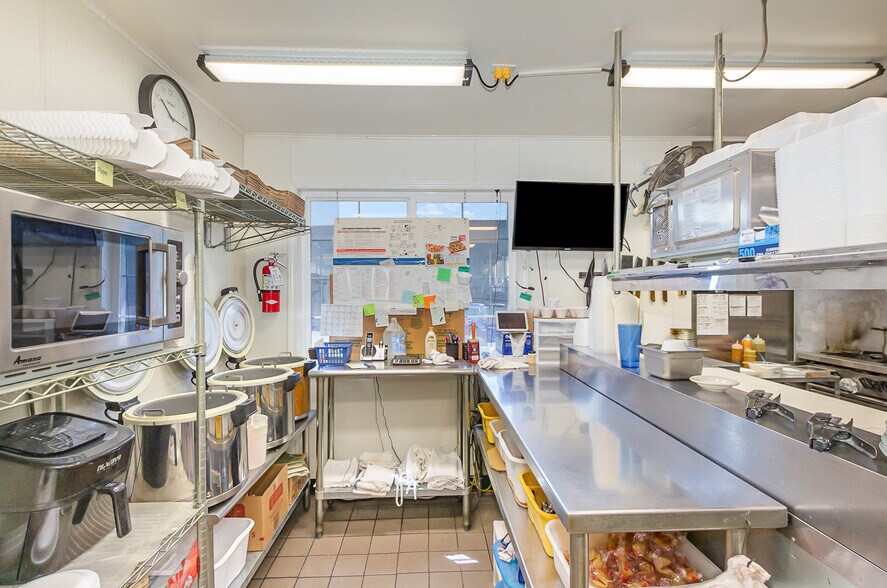 More Photos Of 9743 N Greenville Rd, Lakeview Restaurant For Sale
