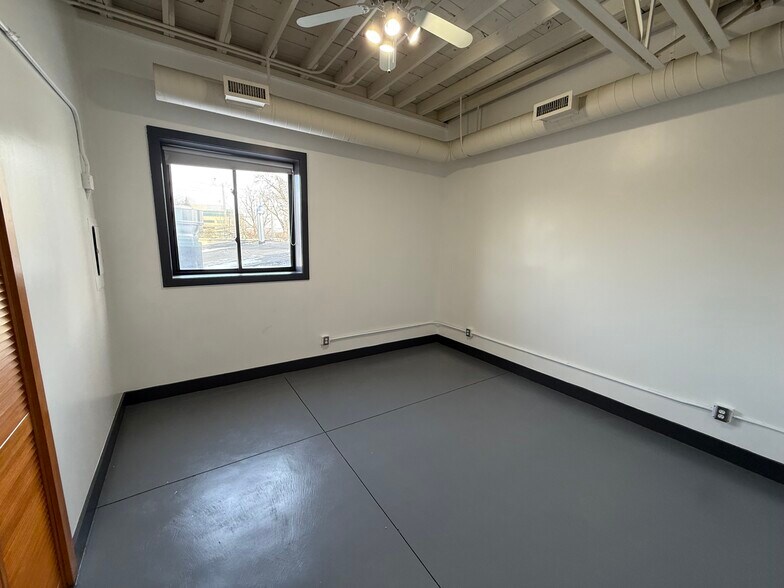 More Photos Of 22620 Woodward Ave, Ferndale Office Residential For Lease
