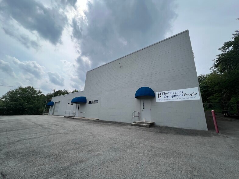 More Photos Of 1725 Louisville Dr, Knoxville Office For Lease