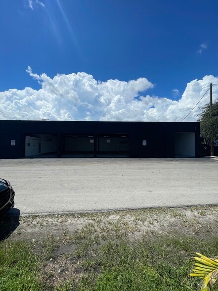 More Photos Of 5731 SW 23rd St, West Park Auto Repair For Lease