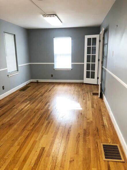 More Photos Of 1604 Harrodsburg Rd, Lexington Medical For Sale