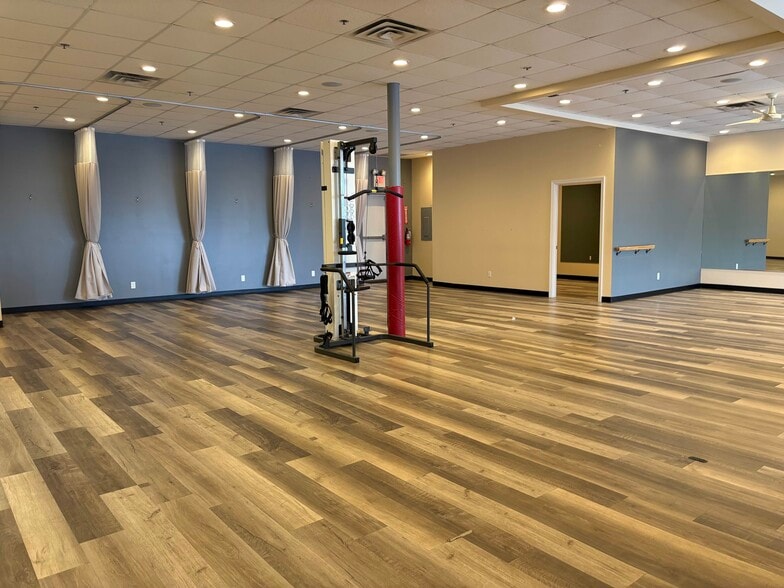 More Photos Of 4 Lexington Ave, East Brunswick Unknown For Lease