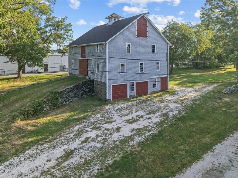 More Photos Of 2967 East Main Rd Rd, Portsmouth Flex For Sale