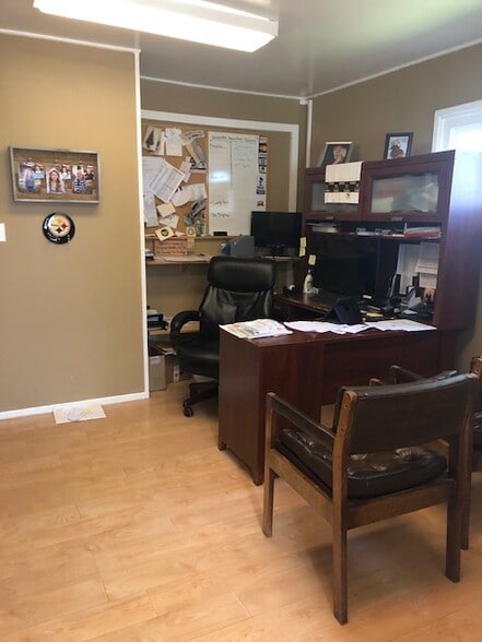 More Photos Of 1 Plumbridge Dr, Levittown Office Residential For Sale