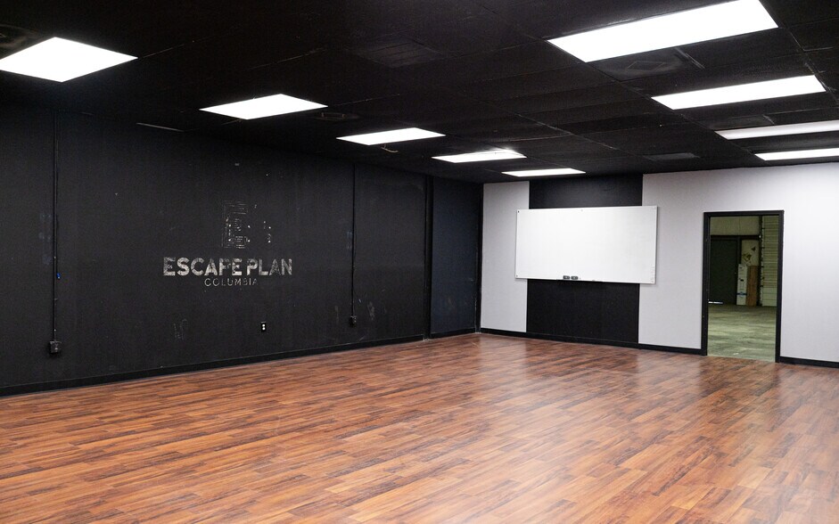 More Photos Of 151 Riverchase Way, Lexington Light Distribution For Lease