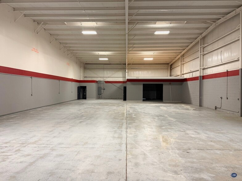 More Photos Of 480 Distribution Dr, Melbourne Warehouse For Lease