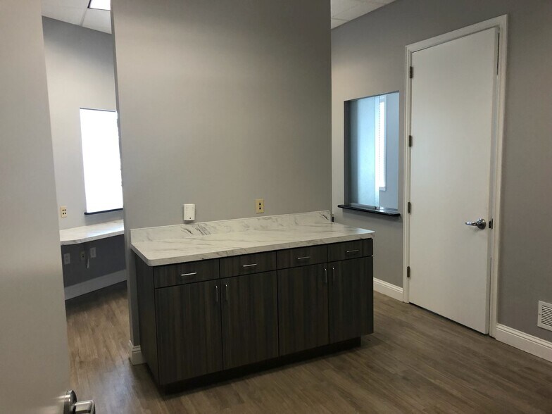 More Photos Of 4100 Fairway Dr, Carrollton Medical For Sale