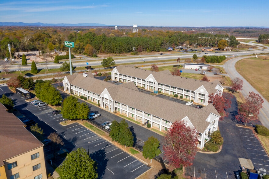 More Photos Of 130 Mobile Dr, Spartanburg Hotel For Sale