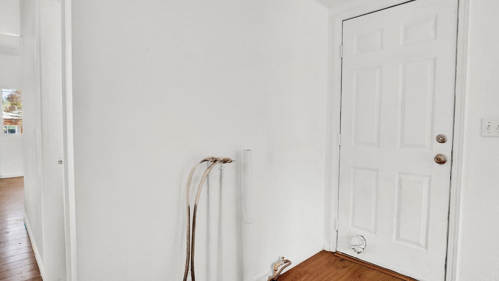 More Photos Of 6072 York Blvd, Los Angeles Storefront Retail Residential For Sale