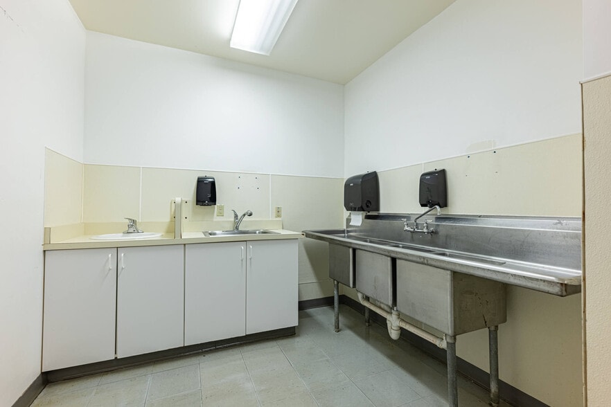 More Photos Of 511-517 Steele Ave, Dayton Storefront Retail Office For Lease