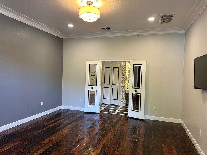 More Photos Of 152-170 S Main St, Boerne Storefront For Lease