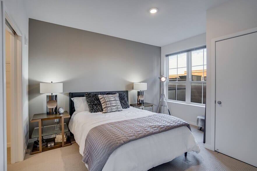 More Photos Of 2410 University Ave W, Saint Paul Apartments For Lease