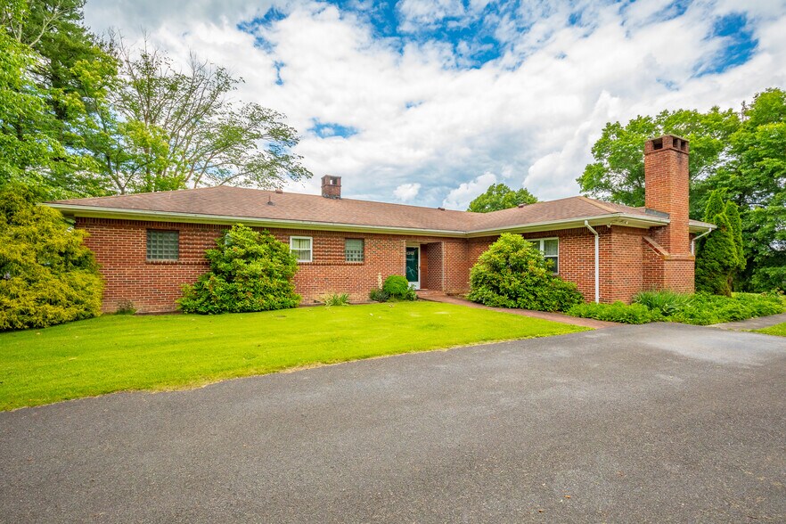 More Photos Of 131 Copenhaver St, Marion Shelter For Sale