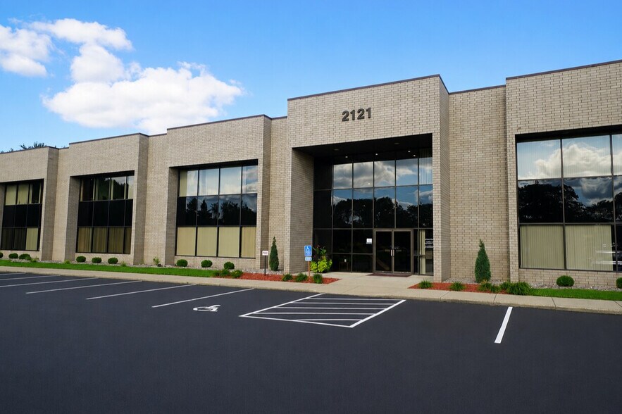 More Photos Of 2121 Cliff Dr, Eagan Medical For Lease