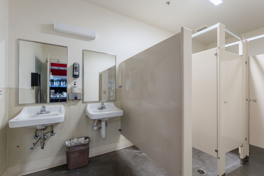 More Photos Of 1414 W 14th St, Tempe Warehouse For Sale