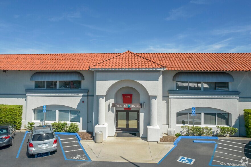 More Photos Of 4891-4895 Pacific Hwy, San Diego Office For Lease
