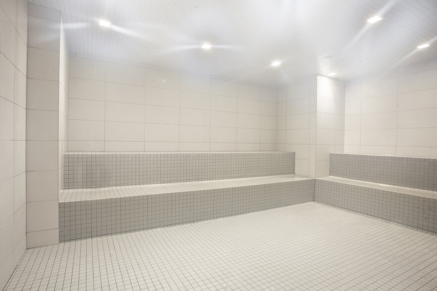 More Photos Of 200 S Biscayne Blvd, Miami Coworking Space