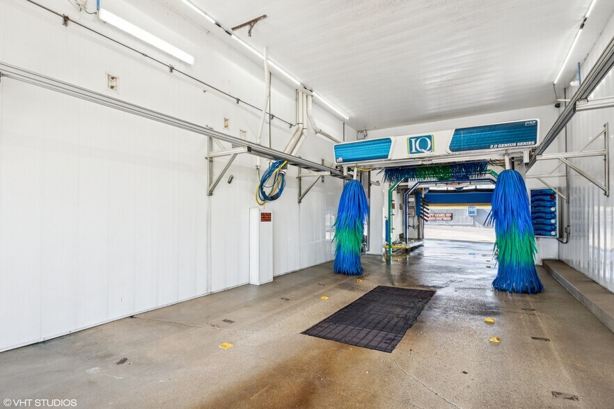 More Photos Of 731 Midwest Ct, Freeport Carwash For Sale