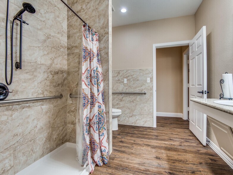 More Photos Of 123 Cedar Ln, Keller Assisted Living For Lease