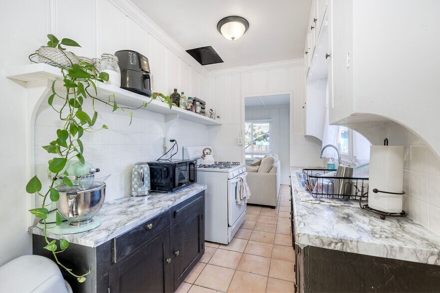 More Photos Of 4918 Del Monte Ave, San Diego Multifamily For Sale