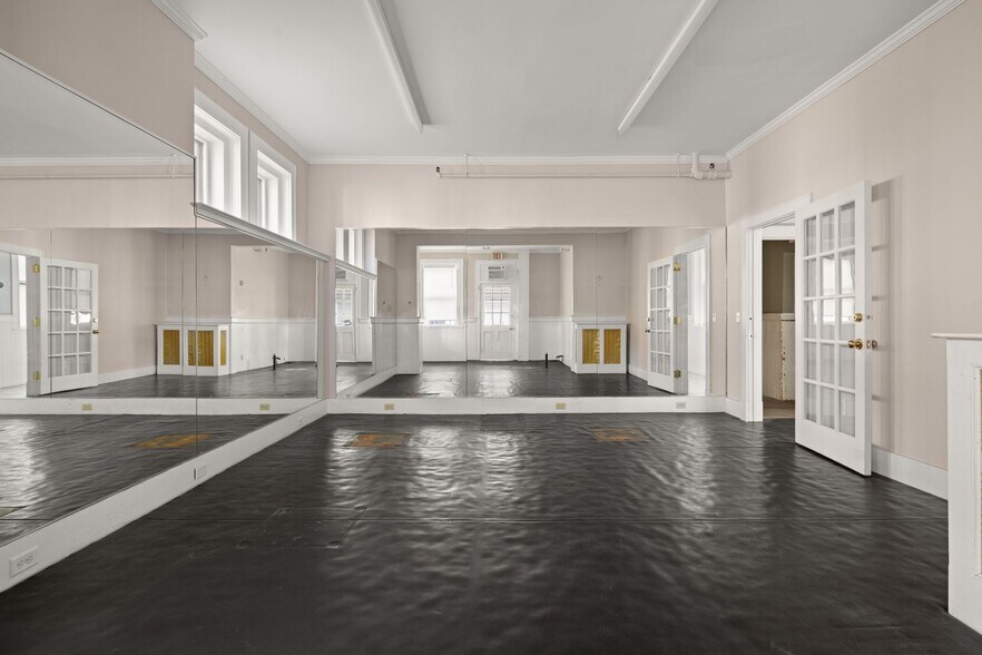 More Photos Of 360 Farmington Ave, Hartford Office Residential For Sale