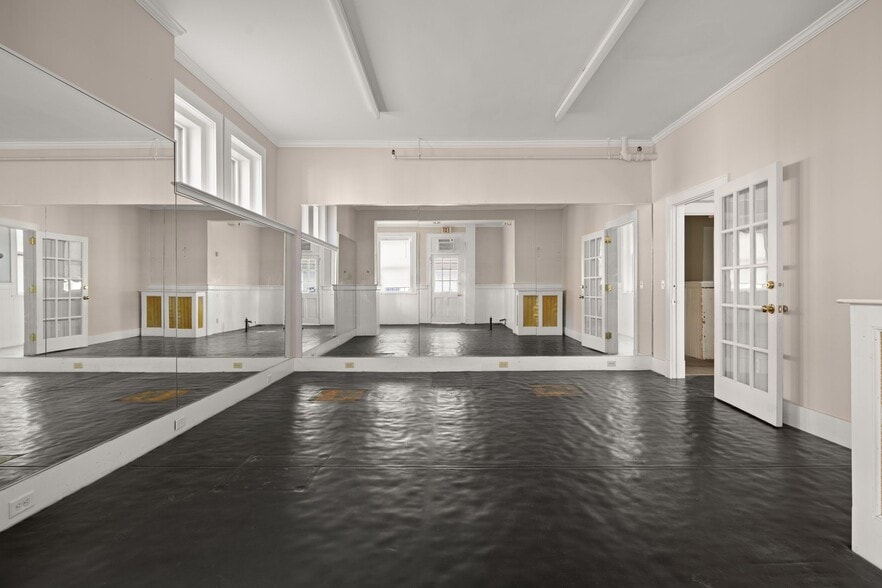 More Photos Of 360 Farmington Ave, Hartford Office Residential For Sale