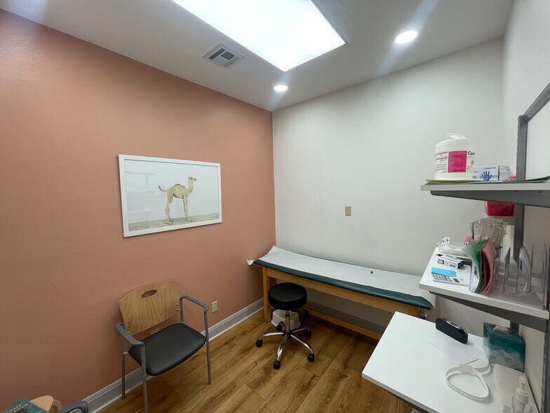 More Photos Of 1912 W 35th St, Austin Medical For Sale