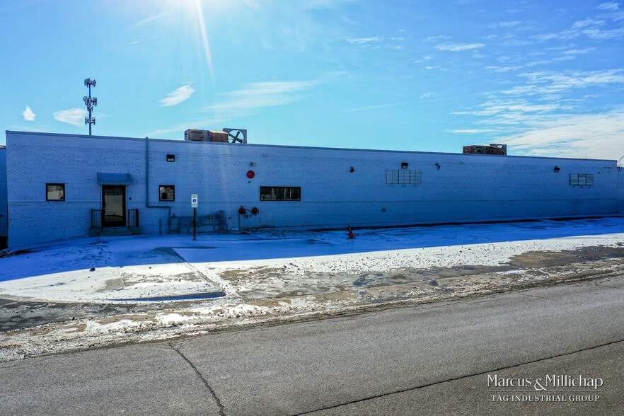 More Photos Of 1445 11th St, Waukegan Industrial For Sale