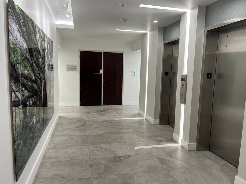 More Photos Of 4651 Sheridan St, Hollywood Medical For Sale