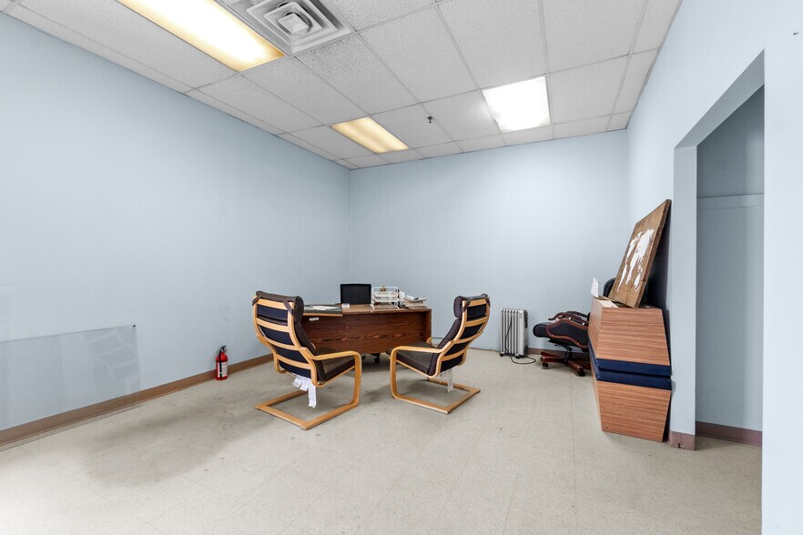 More Photos Of 9170 Boul Maurice-Duplessis, Montréal Warehouse For Lease