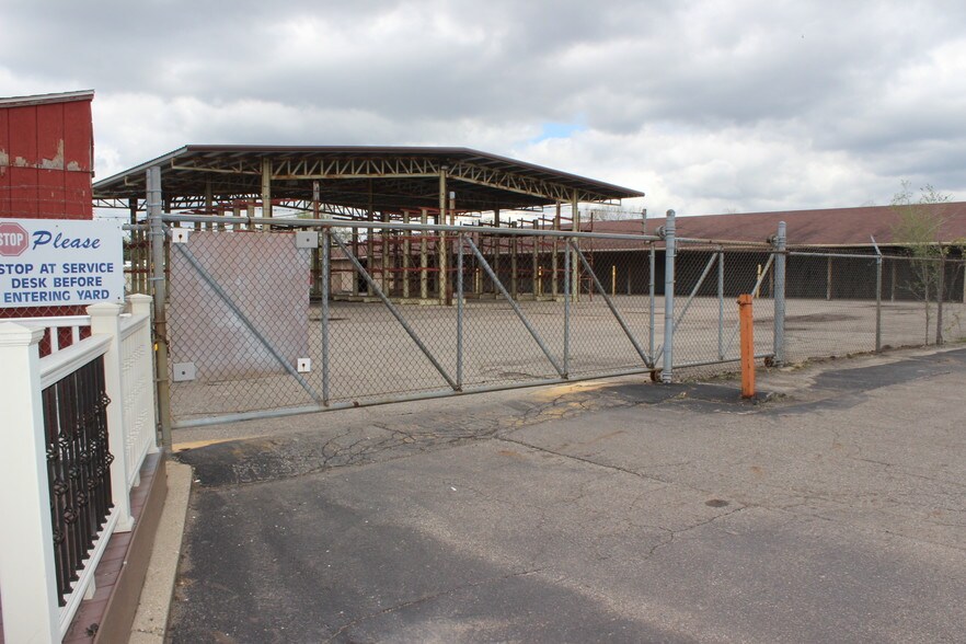 More Photos Of 1325 E Jolly Rd, Lansing Warehouse For Sale