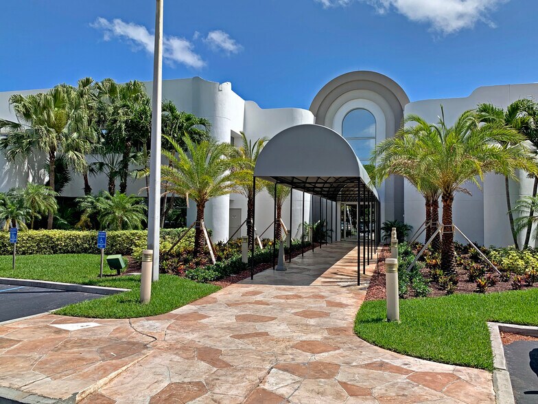 More Photos Of 1400 E Newport Center Dr, Deerfield Beach Office For Lease