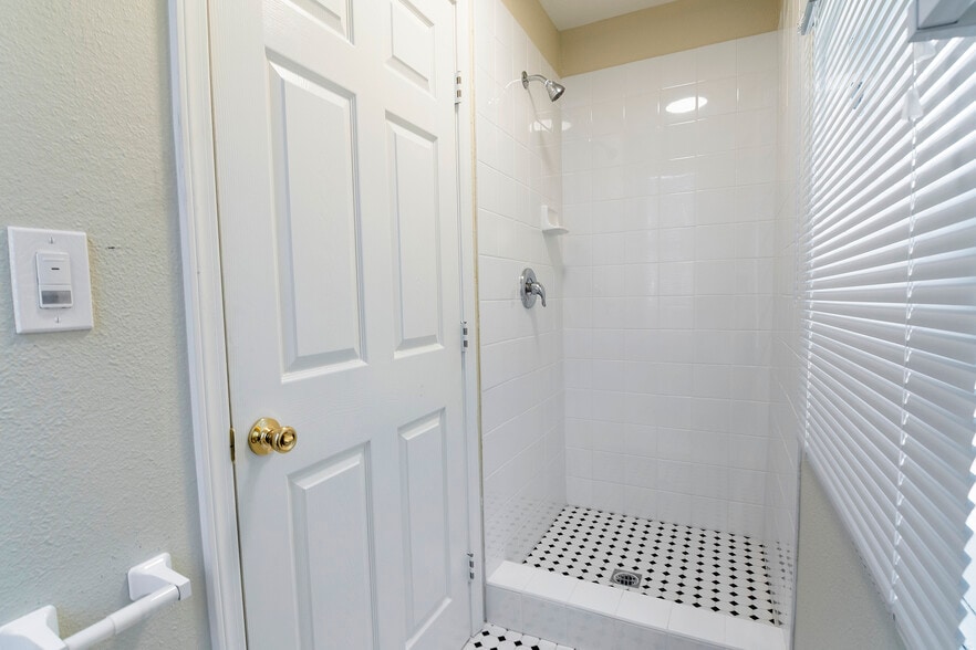 More Photos Of 1703 Toberman St, Los Angeles Apartments For Sale