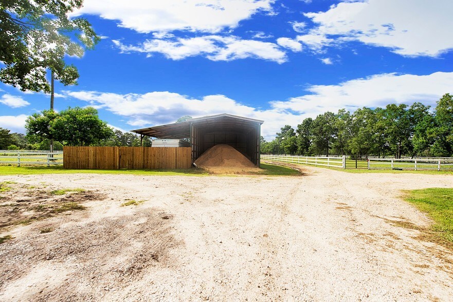 More Photos Of 22815 Lain Rd, Spring Land For Sale