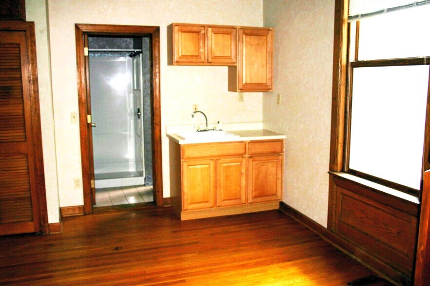 More Photos Of 25-27 N Washington St, Ypsilanti General Retail For Sale