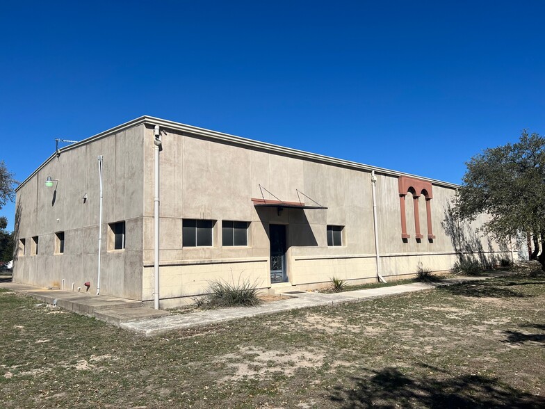 Primary Photo Of 15402 Dexler Dr, Austin Showroom For Lease