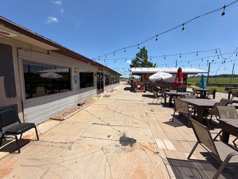 Primary Photo Of 4700 41st St, Sioux City Restaurant For Sale